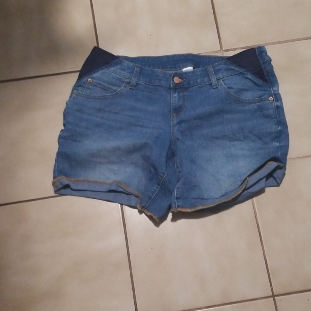A:Glow Boyfriend Maternity Shorts Size 12